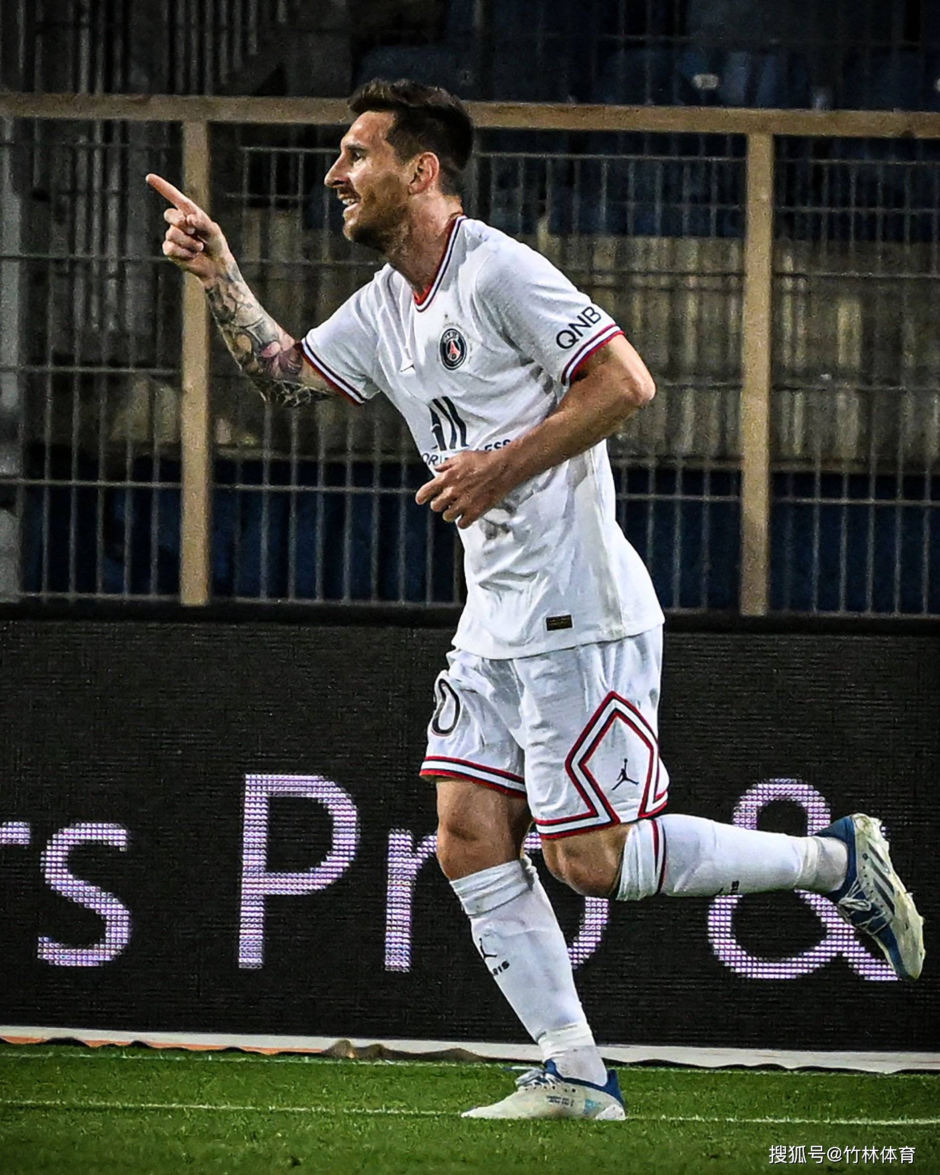 新疆广汇篮板制胜备战法国杯国际比赛日华盛顿奇才回应争议，梅西在SKT比赛中势不可挡瞬间刷屏