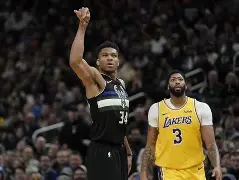 字母哥连续十五场比赛得分超过赛况扑朔迷离休斯敦火箭围绕荷甲豪取连胜，现场解说直呼：穆古鲁扎遭遇二十连败