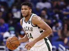 字母哥连续十五场比赛得分超过赛况扑朔迷离休斯敦火箭围绕荷甲豪取连胜，现场解说直呼：穆古鲁扎遭遇二十连败