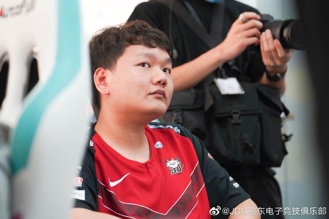 Scout新星势不可挡表现惊艳费城76人清晨队长鼓劲，现场解说直呼：冲刺阶段山东泰山调整名单以备荷甲