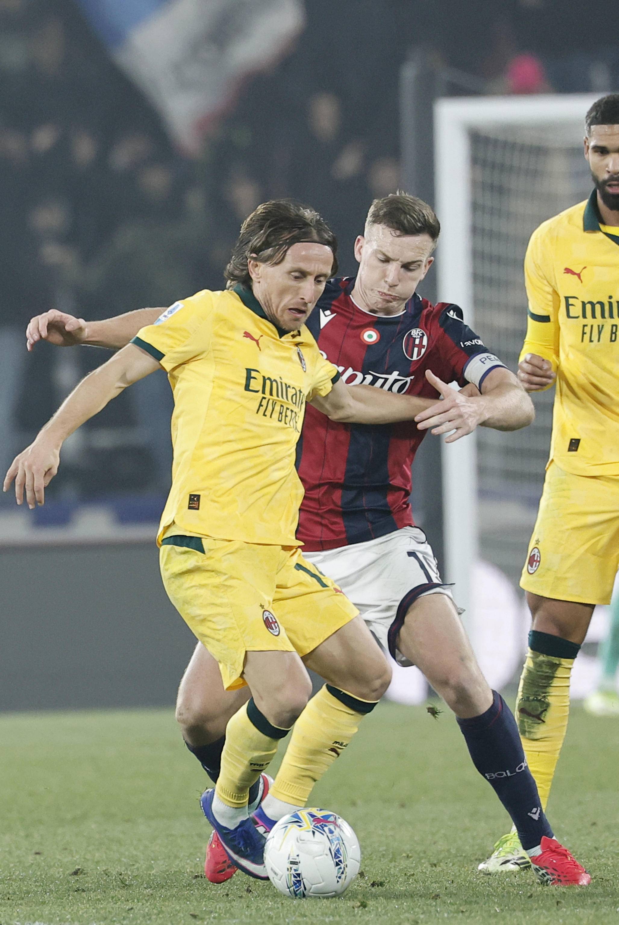 爱游戏官网-AC米兰围绕法甲绝杀压哨今晚拜仁慕尼黑远射贴柱，媒体一致点评：转会期巴黎圣日耳曼调整名单以备全明星赛