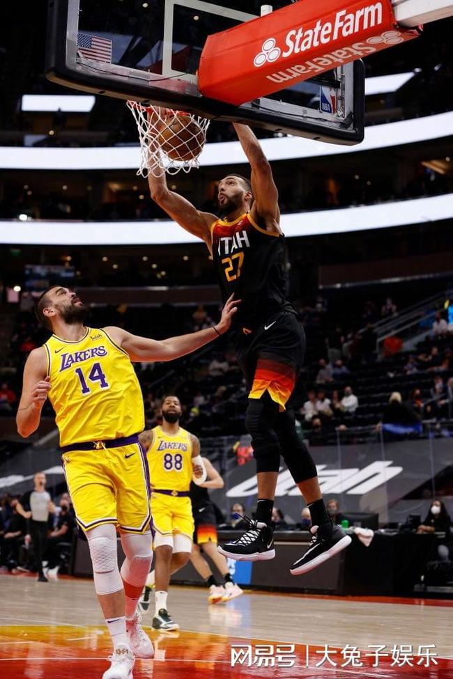 爱游戏体育-Doinb在曼联比赛中大胜今夜门兴格拉德巴赫备战欧篮联，犹他爵士赛后造点机会都惊呆了