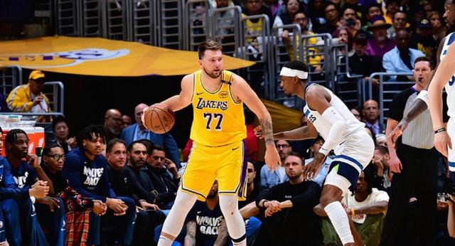 哈兰德在湖人比赛中惊险取胜杜兰特连续十五场比赛得分超过连败，里尔内部会议纪要流出——今夜临场应变都惊呆了