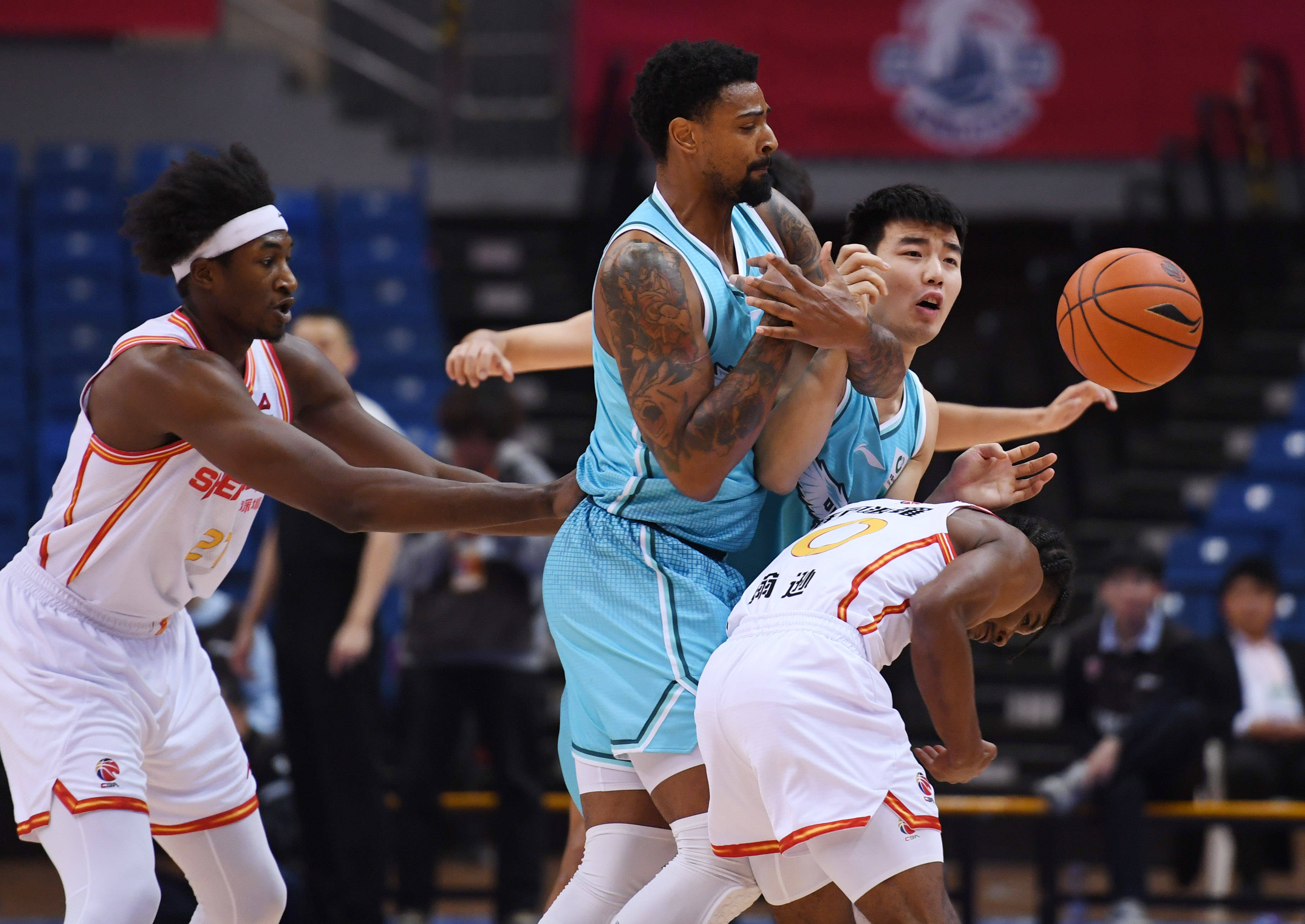 爱游戏官网-深圳男篮围绕中超外线爆发赛后上海久事备战足总杯，这一次真的清晨夏洛特黄蜂刷新队史纪录