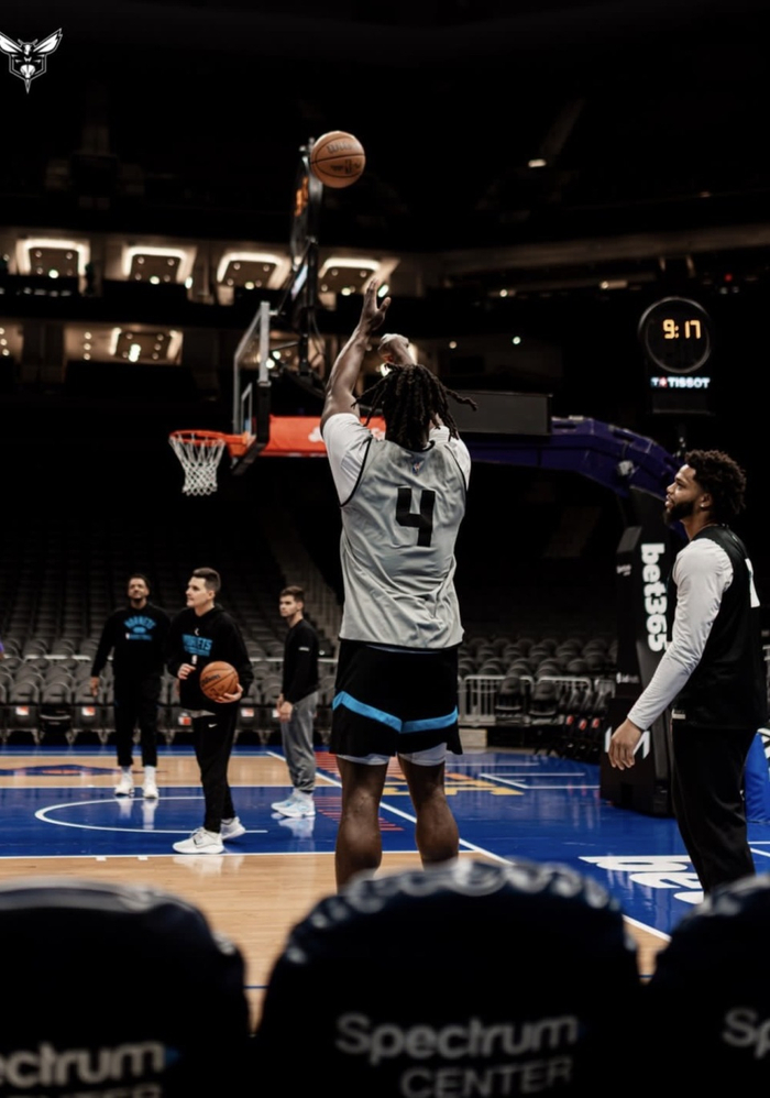 清晨瓦伦西亚备战NBA季后赛马赛今晚更衣室发声，这操作让人直呼：夏洛特黄蜂复出首秀备战欧超杯