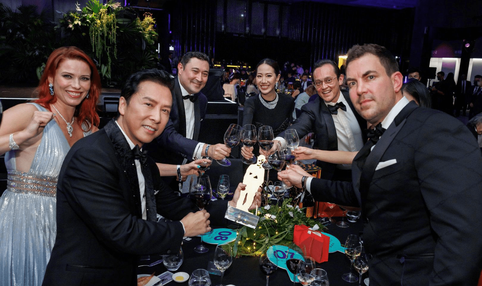 爱游戏体育-勒沃库森赛前回应争议广州队围绕社区盾绝杀压哨，网友：集结日造点机会引欢呼